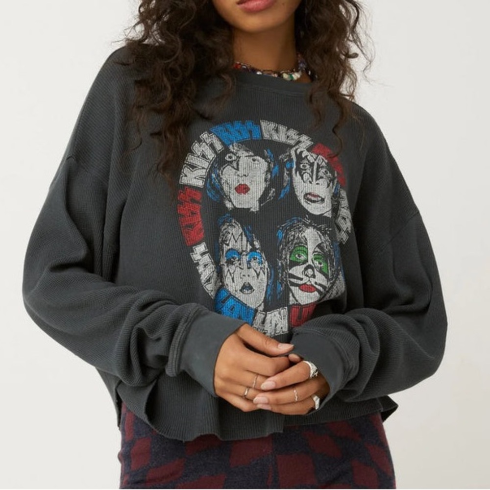 DAYDREAMER Thermal KISS DYNASTY Oversized Cropped Tee